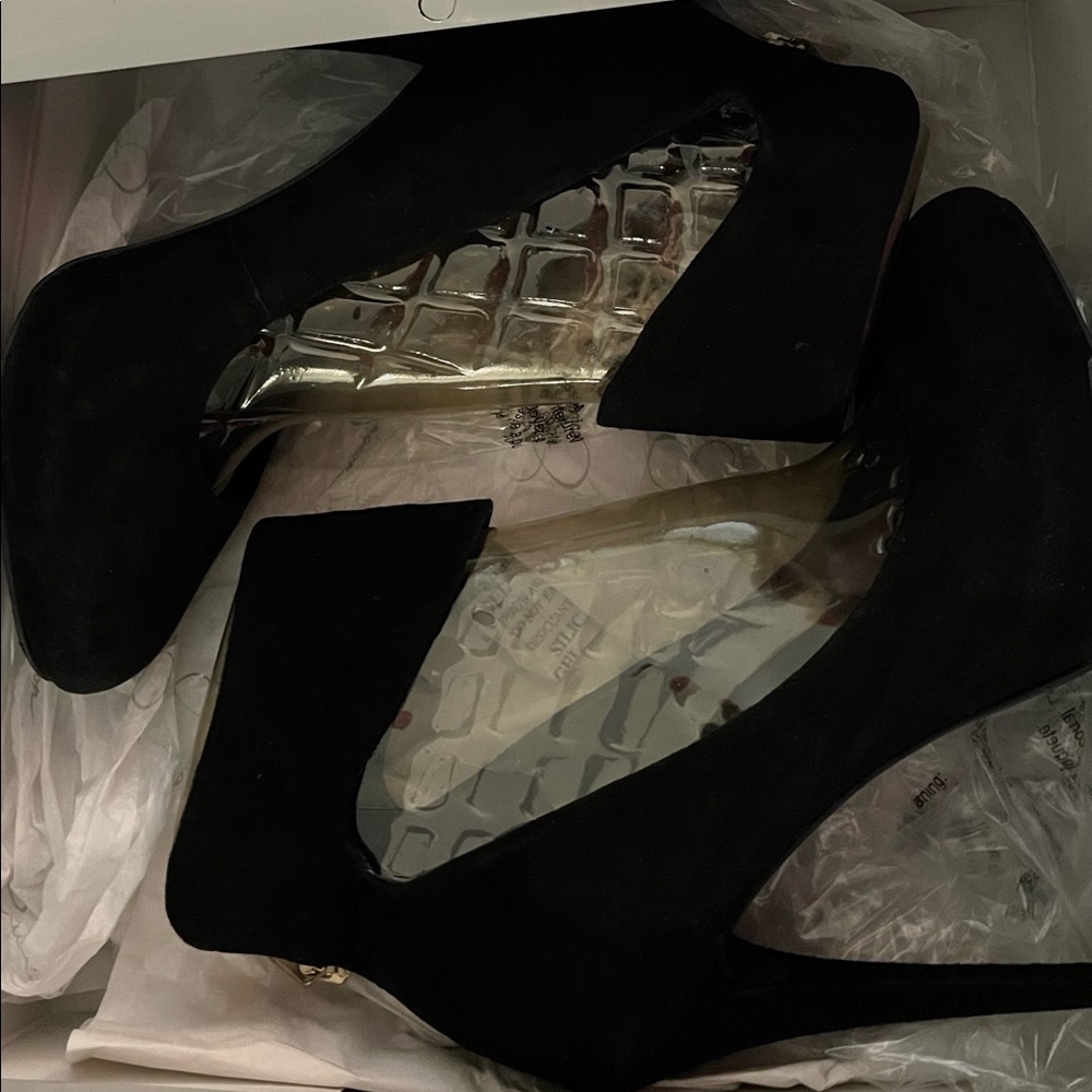 Jessica Simpson heels new, in a very good condition.